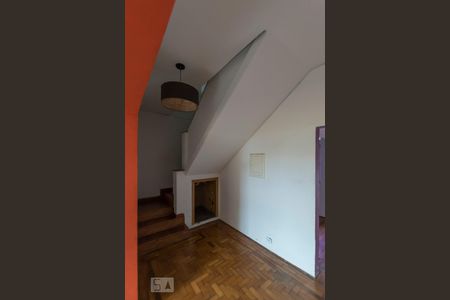 1o. Andar - Sala (Escadas) de casa para alugar com 3 quartos, 150m² em Cambuci, São Paulo