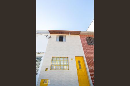 Casa para alugar com 80m², 2 quartos e sem vaga Casa para alugar com 80m², 2 quartos e sem vagaFachada