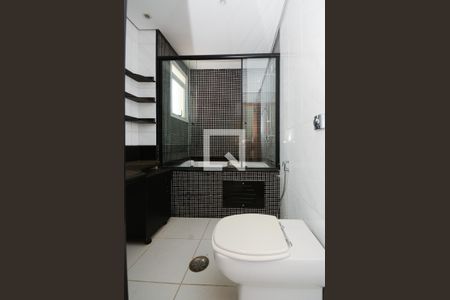 Apartamento à venda com 188m², 4 quartos e 3 vagasBanheiro da Suíte 2