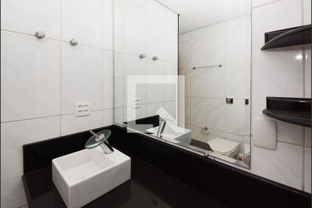 Apartamento à venda com 188m², 4 quartos e 3 vagasBanheiro da Suíte 2