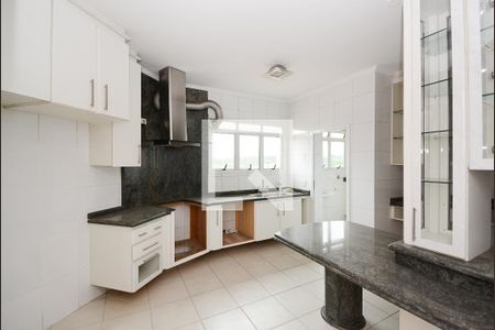 Apartamento à venda com 188m², 4 quartos e 3 vagasCozinha - Armários
