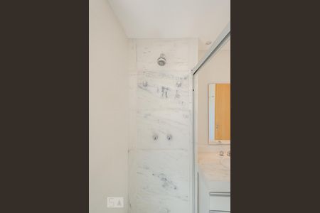 Apartamento para alugar com 76m², 2 quartos e 2 vagas Apartamento para alugar com 76m², 2 quartos e 2 vagasBanheiro da Suíte