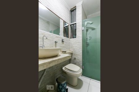 Banheiro de apartamento à venda com 1 quarto, 46m² em Boa Vista, Porto Alegre