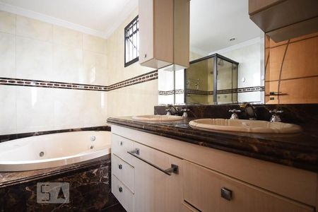 Apartamento à venda com 160m², 4 quartos e 4 vagasBanheiro suíte 2