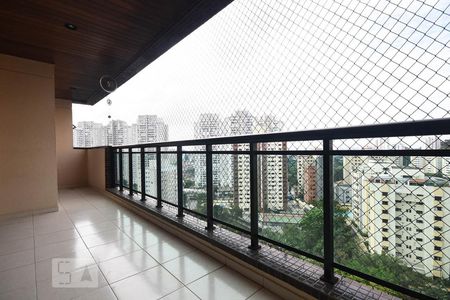 Varanda de apartamento à venda com 4 quartos, 160m² em Vila Suzana, São Paulo