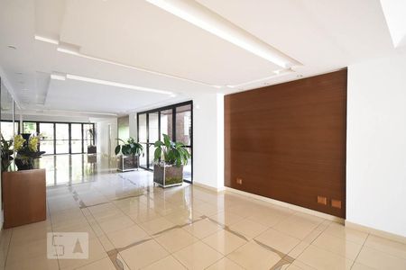 Apartamento à venda com 160m², 4 quartos e 4 vagasHall social