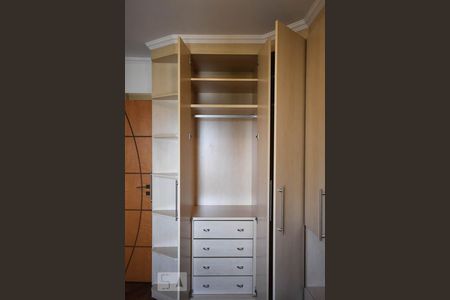 Apartamento à venda com 160m², 4 quartos e 4 vagasArmário do quarto 2