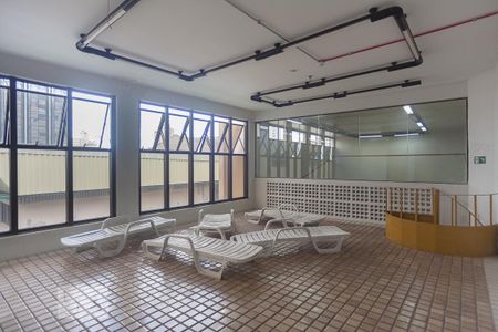 Dependências do condominio - quadra de squash de apartamento para alugar com 1 quarto, 44m² em Centro, Campinas