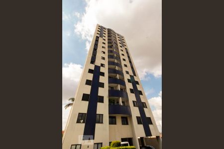 Apartamento para alugar com 65m², 2 quartos e 2 vagas Apartamento para alugar com 65m², 2 quartos e 2 vagasFachada