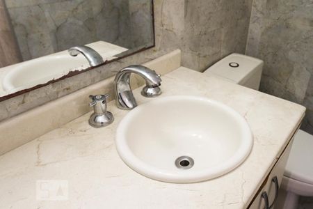 Apartamento para alugar com 65m², 2 quartos e 2 vagas Apartamento para alugar com 65m², 2 quartos e 2 vagasDetalhe banheiro