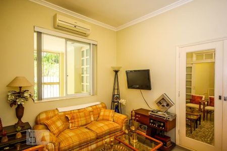 Apartamento para alugar com 200m², 3 quartos e sem vaga Apartamento para alugar com 200m², 3 quartos e sem vagaSala de Estar