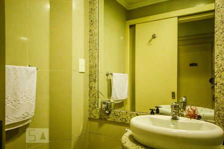 Apartamento para alugar com 200m², 3 quartos e sem vaga Apartamento para alugar com 200m², 3 quartos e sem vagaBanheiro 2