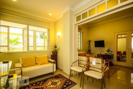 Apartamento para alugar com 200m², 3 quartos e sem vaga Apartamento para alugar com 200m², 3 quartos e sem vagaSala