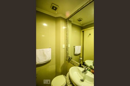 Apartamento para alugar com 200m², 3 quartos e sem vaga Apartamento para alugar com 200m², 3 quartos e sem vagaBanheiro 2