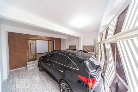 Casa à venda com 210m², 3 quartos e 8 vagas Casa à venda com 210m², 3 quartos e 8 vagasGaragem