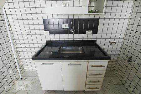 Cozinha de apartamento para alugar com 1 quarto, 60m² em Cerqueira César, São Paulo