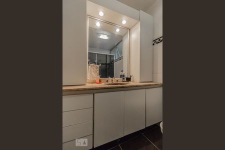 Banheiro de apartamento à venda com 2 quartos, 140m² em Vila Mariana, São Paulo