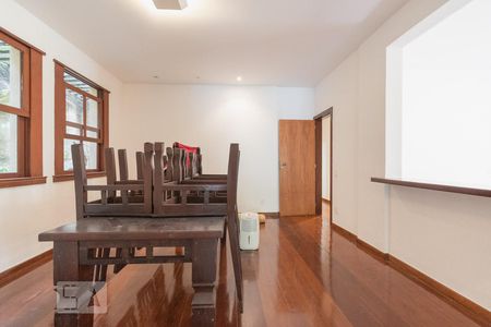 Apartamento à venda com 300m², 3 quartos e 1 vagaSala