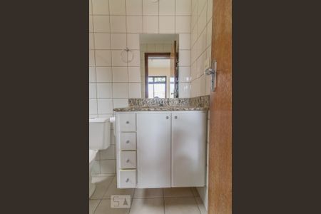 Apartamento para alugar com 100m², 2 quartos e 1 vaga Apartamento para alugar com 100m², 2 quartos e 1 vagaBanheiro da Suíte
