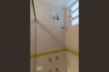 Banheiro social de apartamento para alugar com 3 quartos, 117m² em Água Verde, Curitiba