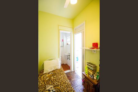 Apartamento à venda com 280m², 3 quartos e 2 vagas Apartamento à venda com 280m², 3 quartos e 2 vagasQuarto de Serviço