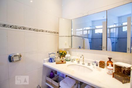 Apartamento à venda com 280m², 3 quartos e 2 vagas Apartamento à venda com 280m², 3 quartos e 2 vagasBanheiro Suite