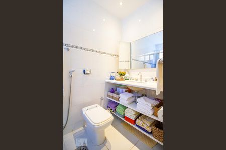 Apartamento à venda com 280m², 3 quartos e 2 vagas Apartamento à venda com 280m², 3 quartos e 2 vagasBanheiro Suite