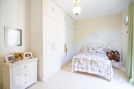 Apartamento à venda com 280m², 3 quartos e 2 vagas Apartamento à venda com 280m², 3 quartos e 2 vagasSuite