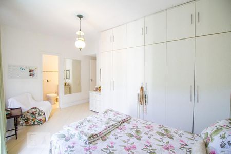 Apartamento à venda com 280m², 3 quartos e 2 vagas Apartamento à venda com 280m², 3 quartos e 2 vagasSuite