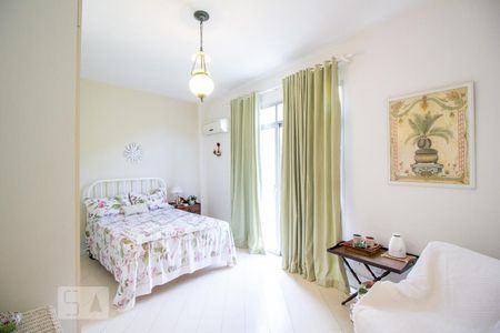 Apartamento à venda com 280m², 3 quartos e 2 vagas Apartamento à venda com 280m², 3 quartos e 2 vagasSuite