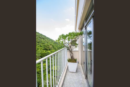 Apartamento à venda com 280m², 3 quartos e 2 vagas Apartamento à venda com 280m², 3 quartos e 2 vagasVaranda Suite