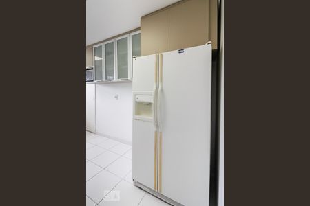 Apartamento para alugar com 190m², 3 quartos e 3 vagas Apartamento para alugar com 190m², 3 quartos e 3 vagasCozinha