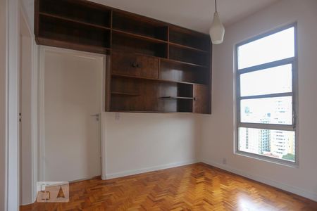 Corredor  de apartamento para alugar com 3 quartos, 218m² em Cerqueira César, São Paulo