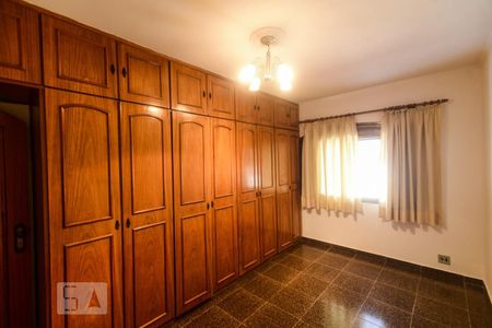 Casa à venda com 500m², 5 quartos e 6 vagasSuíte 1