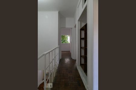 Casa para alugar com 180m², 3 quartos e 1 vaga Casa para alugar com 180m², 3 quartos e 1 vagaCorredor dos quartos