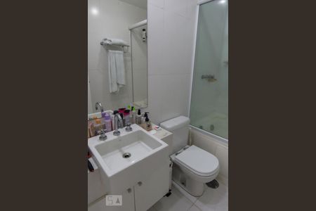 Studio para alugar com 48m², 1 quarto e 1 vaga Studio para alugar com 48m², 1 quarto e 1 vagaBanheiro