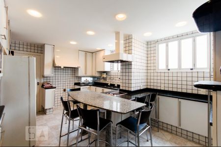 Cozinha de apartamento à venda com 3 quartos, 178m² em Vila Buarque, São Paulo