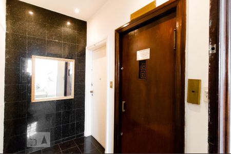Hall de Entrada de apartamento à venda com 3 quartos, 178m² em Vila Buarque, São Paulo