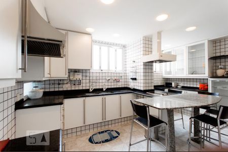 Cozinha de apartamento à venda com 3 quartos, 178m² em Vila Buarque, São Paulo