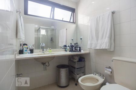 Banheiro de apartamento à venda com 1 quarto, 60m² em Centro, Campinas