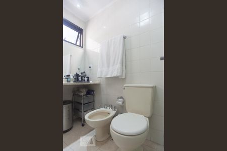 Banheiro de apartamento à venda com 1 quarto, 60m² em Centro, Campinas