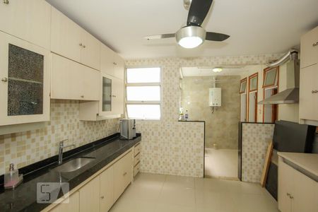 Apartamento à venda com 200m², 4 quartos e 4 vagasCozinha