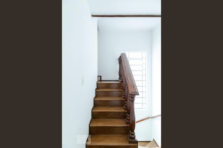 Casa para alugar com 267m², 3 quartos e 2 vagas Casa para alugar com 267m², 3 quartos e 2 vagasEscadas
