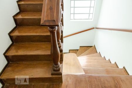 Casa para alugar com 267m², 3 quartos e 2 vagas Casa para alugar com 267m², 3 quartos e 2 vagasEscadas
