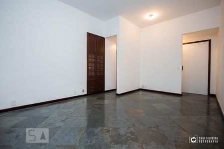 Sala de apartamento para alugar com 2 quartos, 81m² em Cosme Velho, Rio de Janeiro