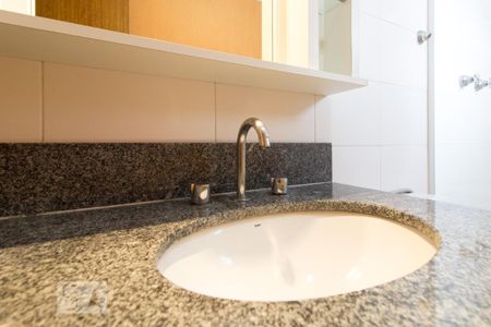 Detalhe da Suite do Quarto 01 de apartamento para alugar com 2 quartos, 68m² em Vila Gilda, Santo André