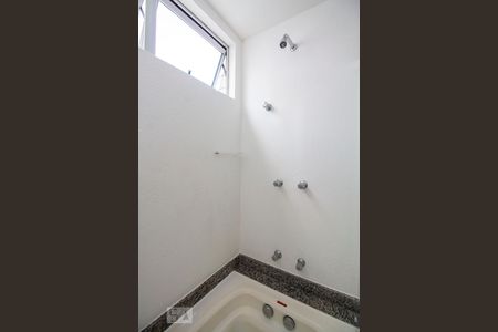 Banho de apartamento para alugar com 1 quarto, 55m² em Funcionários, Belo Horizonte
