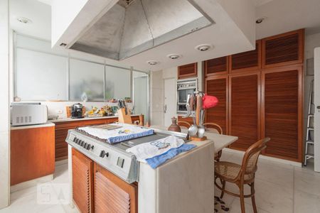 Apartamento à venda com 230m², 3 quartos e sem vagaCozinha