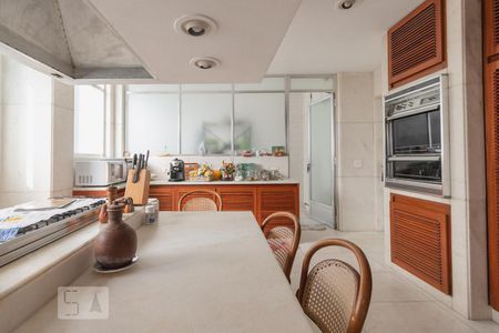 Apartamento à venda com 230m², 3 quartos e sem vagaCozinha