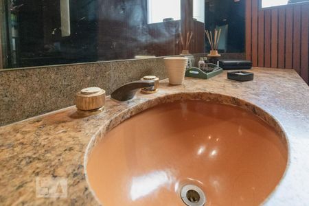 Apartamento à venda com 230m², 3 quartos e sem vagaBanheiro da Suíte